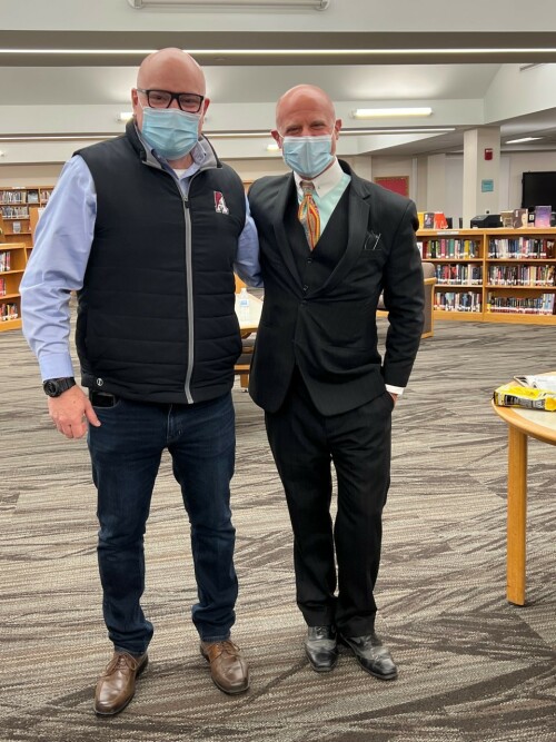 ABINGTON-HIGH-SCHOOL-PRINCIPAL-BERRIOS-WITH-1991-ALUMNI-RICHARD-BLANKa5a3211abe6c23ad.jpg